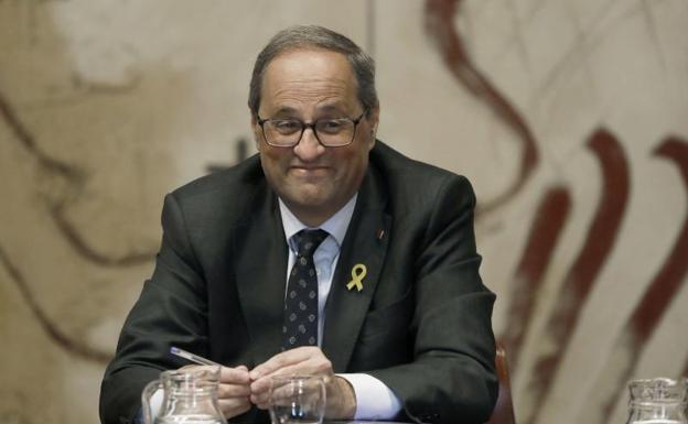 Torra desoye a la junta electoral y decide mantener el lazo amarillo