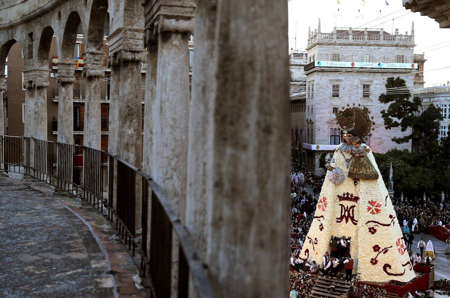 Fallas 2019: Segundo día de la Ofrenda a la Virgen de los Desamparados