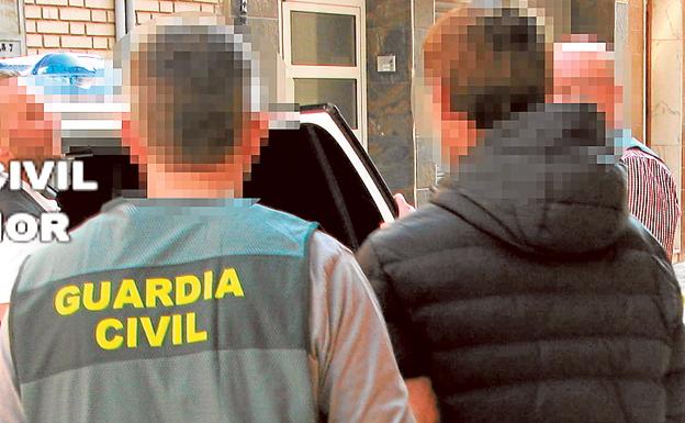 Un joven, arrestado por acosar sexualmente a 13 chicas a través del móvil en Alcàsser