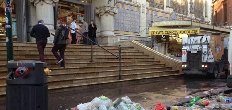 La basura aumenta en las Fallas pese a caer la cremà en martes