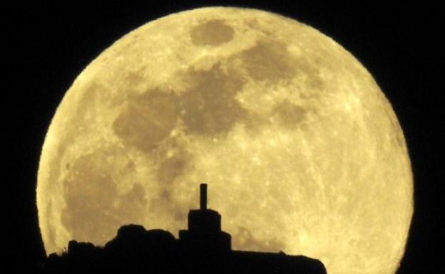 Así se ha visto la última superluna de 2019, la luna llena de gusano