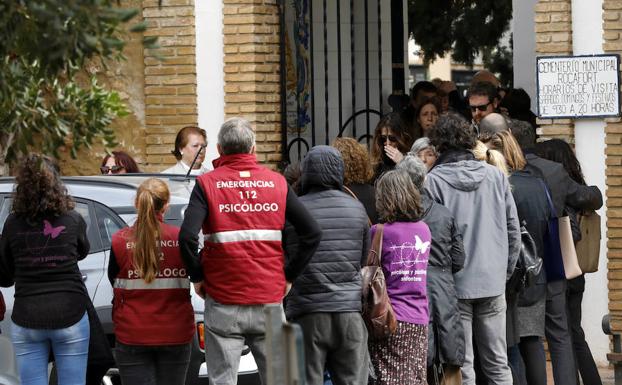 Dolor y silencio en el adiós a los niños asesinados en Godella