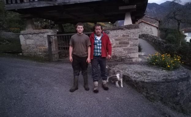 Adrián, el niño que es feliz en su pueblo sin que nadie le «toque las narices»