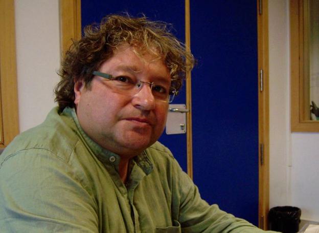 El excargo de Podemos pagó un viaje a París con el convenio del mapa escolar