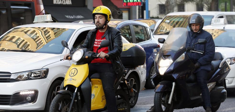 Las empresas de alquiler rechazan la tasa y el límite de vehículos en la calle