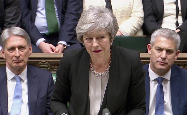 May ofrece su dimisión a cambio del 'brexit'