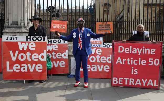 El Parlamento británico trata de nuevo este viernes de desbloquear el 'brexit'