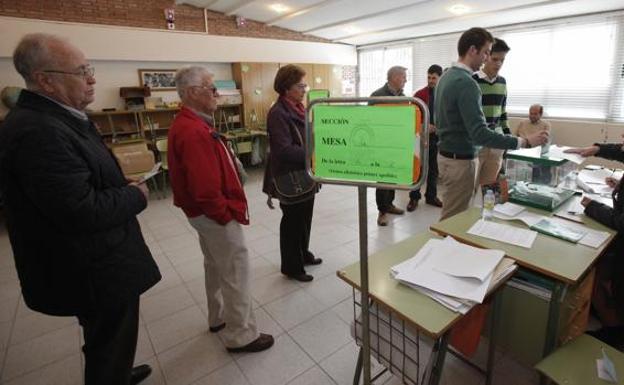 Si el día de elecciones trabajo, ¿cuántas horas tengo libres para ir a votar?