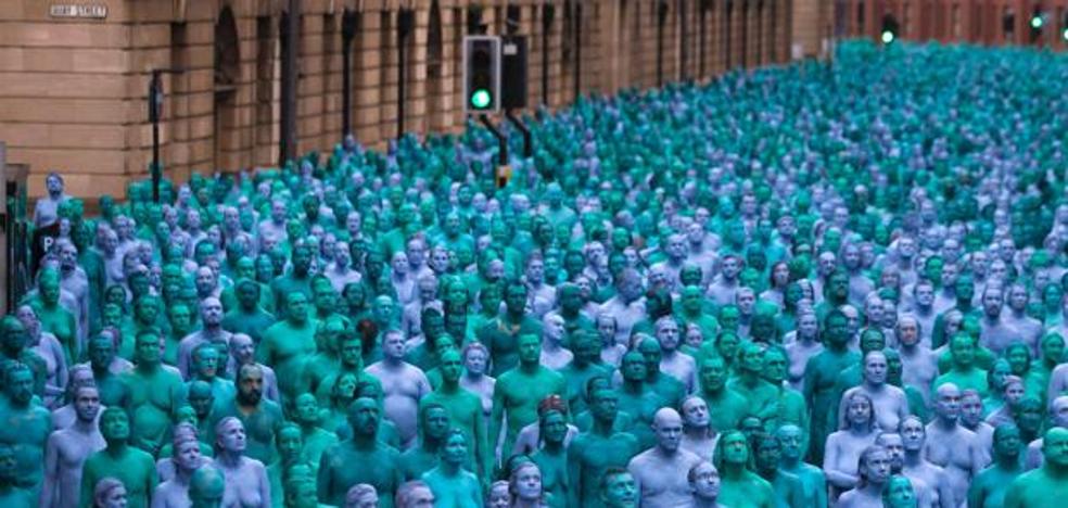 El cambio de hora no afectará a la foto del desnudo de Spencer Tunick en Valencia