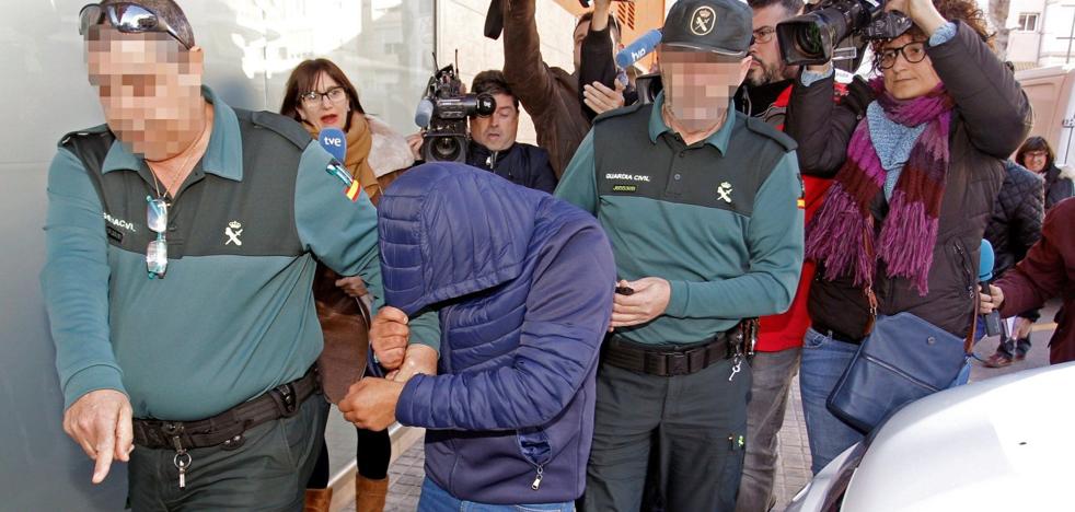 La grabación en móvil y la pornografía en internet alientan las violaciones grupales