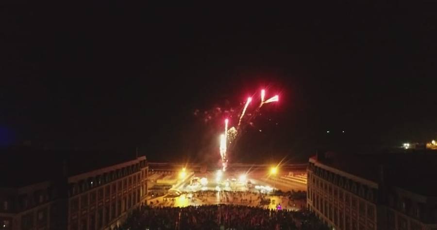 Mar del Plata celebra la cremà de su falla valenciana