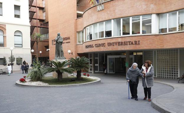 Reumatólogos del hospital Clínico de Valencia alertan de la falta de especialistas y de espacio