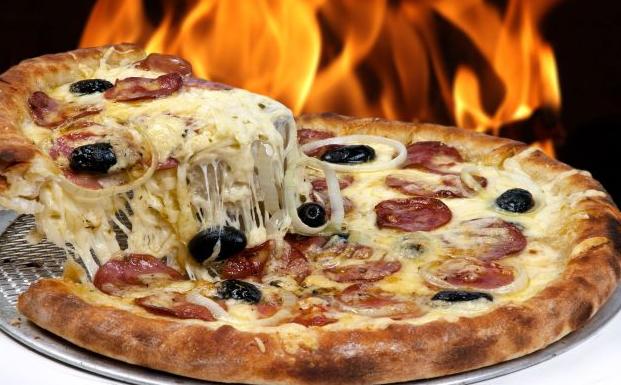 Millonarios nigerianos piden pizzas en Londres por el móvil y las reciben en un avión al día siguiente en su país