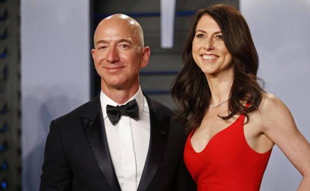 Así se han repartido la mayor fortuna del mundo Mackenzie y Jeff Bezos tras el acuerdo de divorcio