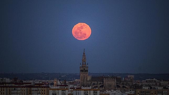 Cómo se calcula la Semana Santa y por qué cada año cambia de fechas: la Luna tiene la culpa