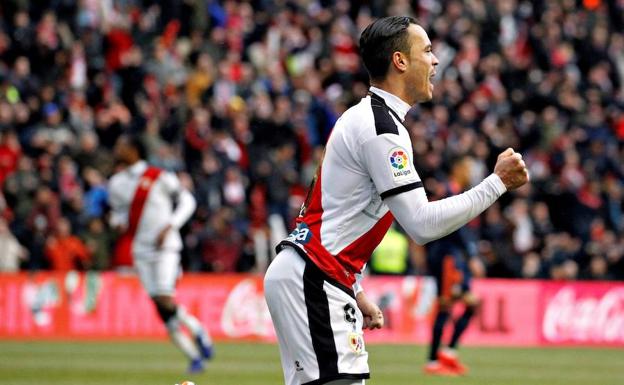 La mano salvadora de Neto evita otro gol de De Tomás