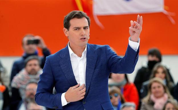 Rivera llama a votar al grito de «¡Vamos Ciudadanos!» para derrocar a Sánchez