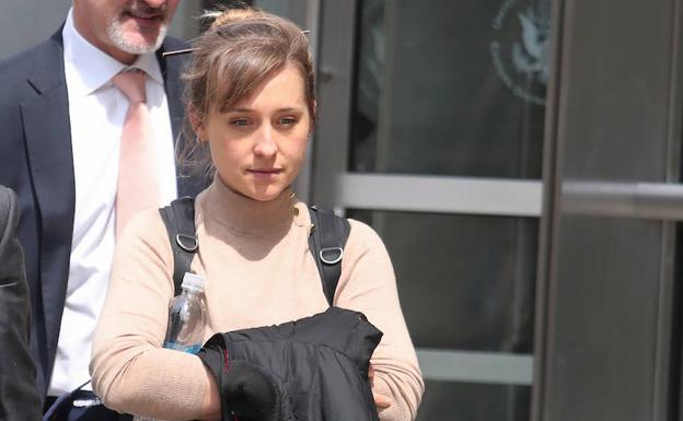 La actriz de 'Smallville' Allison Mack se declara culpable de extorsión para una secta sexual