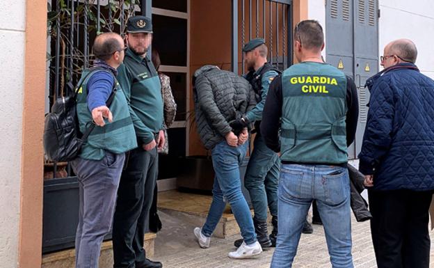 La Guardia Civil detiene a los padres del acusado del crimen de Vinaròs e investiga su implicación
