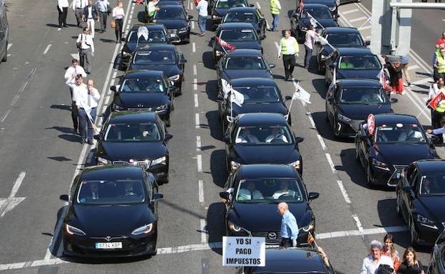 Les Corts convalidan el decreto del Consell que regula las licencias VTC