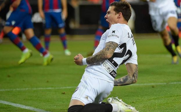 VÍDEO | Santi Mina adelanta a los suyos en los primeros minutos