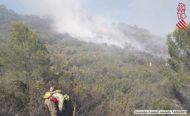 Controlado el incendio forestal de Castell de Castells