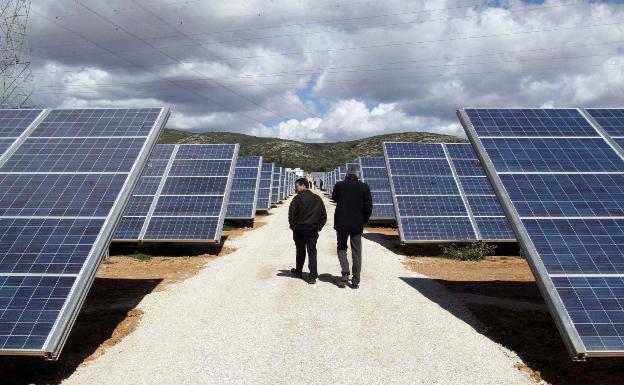 Las inversiones en energías renovables se atascan por falta de técnicos en la Generalitat