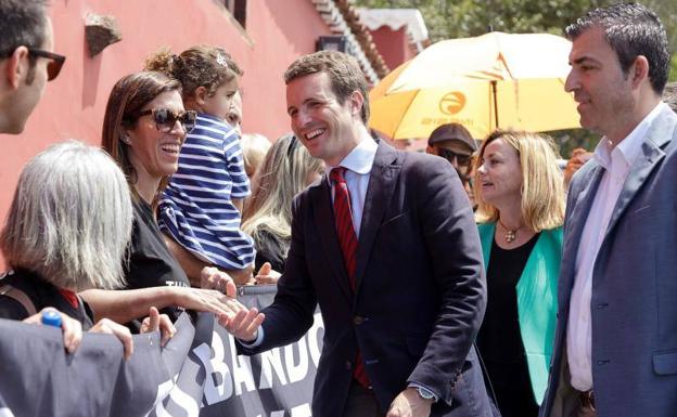 Casado aboga por recuperar la reforma que restringía a los inmigrantes irregulares el acceso a la sanidad