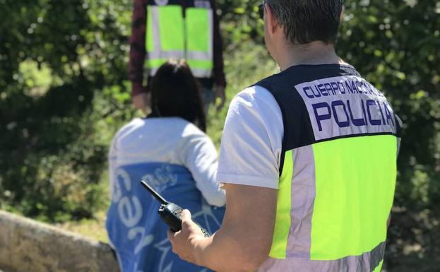 Una madre con problemas mentales pasa dos días perdida con su hija entre campos de naranjos