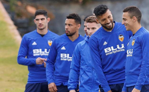 Rodrigo vuelve a la lista ante el Betis, mientras Piccini y Jaume siguen de baja