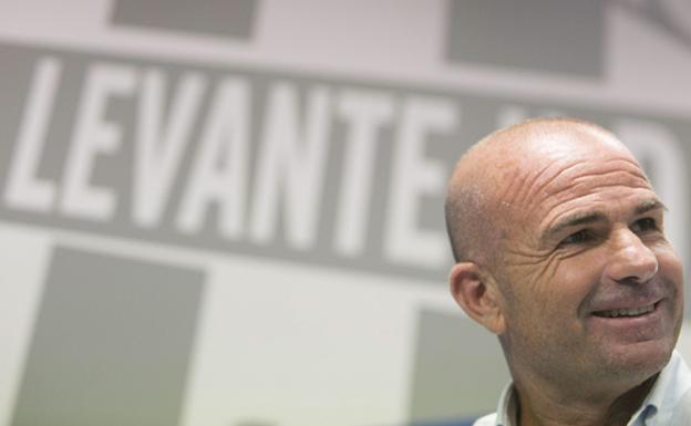 Paco López: «Si ganamos estos dos partidos estaremos muy cerca del objetivo»