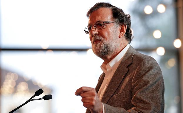 Rajoy pide votar al PP frente a partidos de «parlanchines» y «bisagristas»