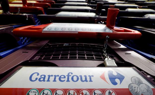 Carrefour culpa al Consell de la caída de su facturación en España por cerrar en festivo