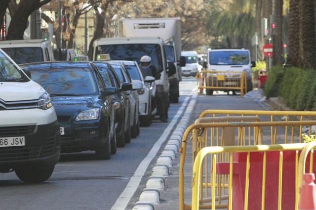 El tráfico cae en Ruzafa y Reino de Valencia entre quejas por los atascos