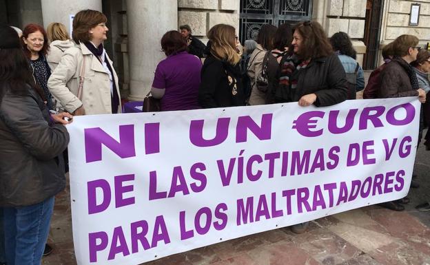 València en Comú censura a Compromís por los cursos para maltratadores con fondos del Gobierno