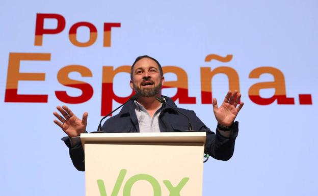 Abascal se erige en protagonista de la campaña pese a su mínima exposición pública