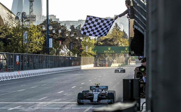 Bottas impone la dictadura Mercedes en Bakú