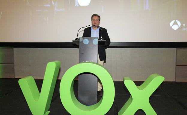 Vox se estrena en su rol de agitador con el anuncio de un recuento de votos