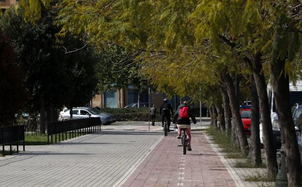 Carriles bici viejos en calles nuevas de Valencia