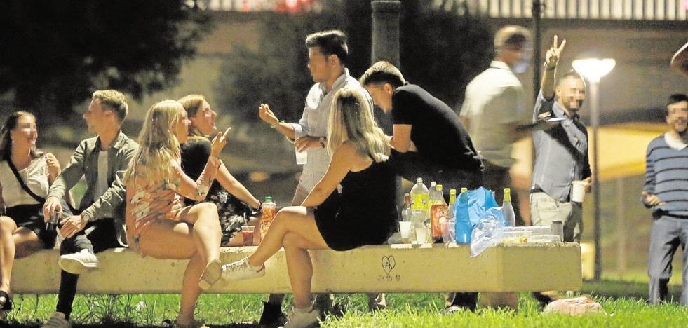 La limpieza contra la suciedad del botellón se refuerza en seis distritos
