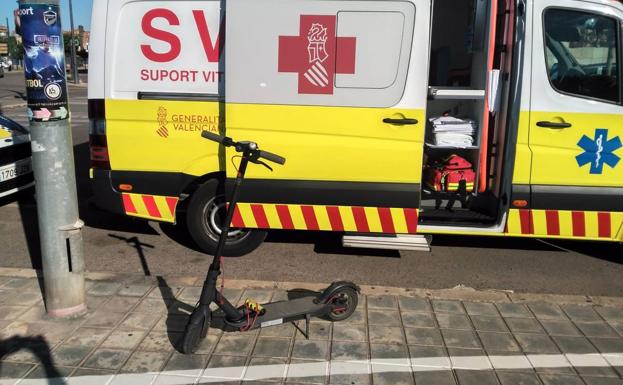 Muere el conductor del patinete al que arrolló un motorista en Valencia