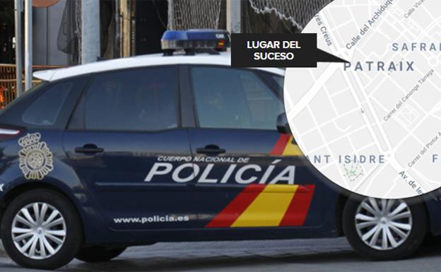 Intenta vender Trankimazin y atropellar a un policía en una calle de Valencia