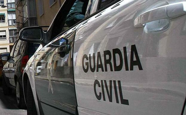 La Guardia Civil interviene más de 510 kg de hachís en 17 fardos en un coche en Sagunto