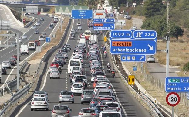 Cortada la A-3 en Utiel por un accidente entre dos camiones que transportaban mercancías peligrosas