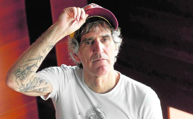 Mikel Erentxun: «Antes vendía más discos, pero ahora me siento mejor conmigo mismo»