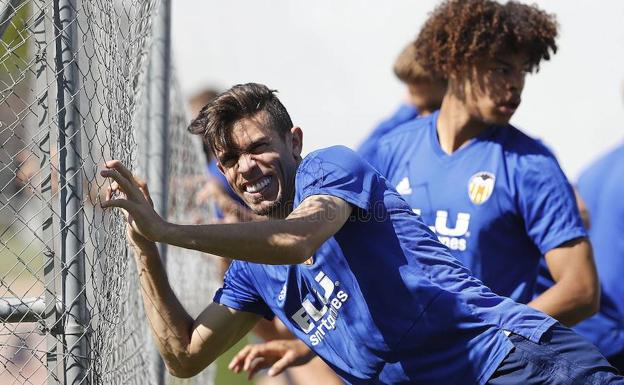 Repite Ayestarán en un entrenamiento sin Garay