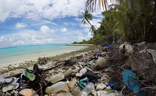 Islas Cocos, un paraíso sepultado por 977.000 zapatos y 373.000 cepillos de dientes