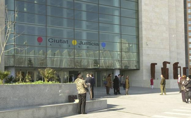 Condenado en Valencia a 15 años por abusar sexualmente de la hija menor de edad de su pareja