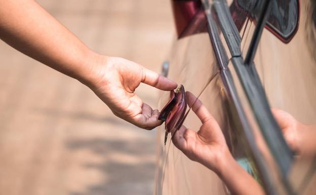 Así es el 'método peruano' para robar en los coches