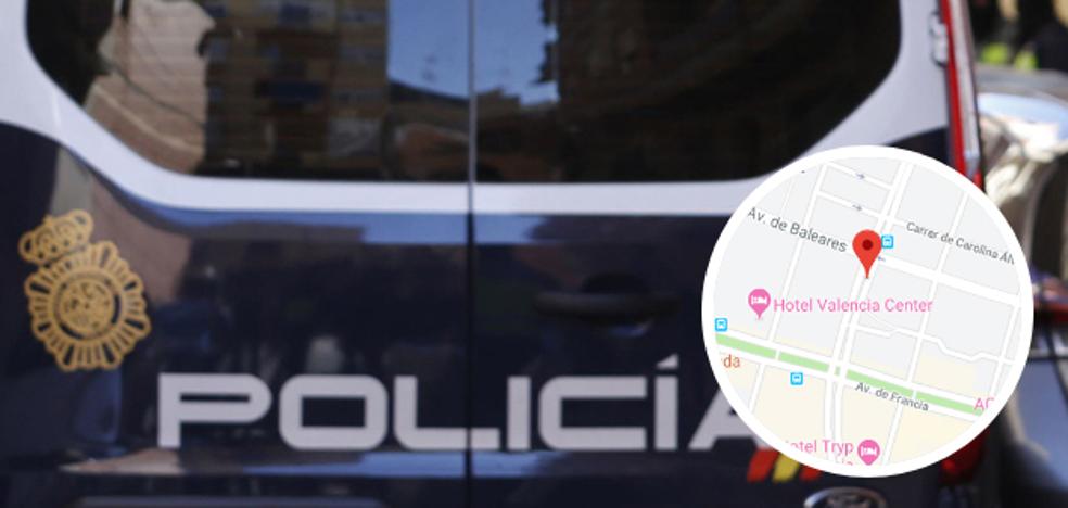 Agrede con la correa del perro a un hombre que le reprochó que ocuparan toda la acera en Valencia